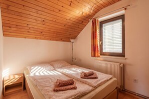 Family House, Multiple Bedrooms (House Fortin With Sauna Near Bloke) | 3 bedrooms, bed sheets