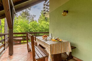 Family House, Multiple Bedrooms (House Fortin With Sauna Near Bloke) | Outdoor dining