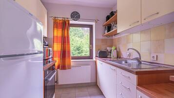 Family House, Multiple Bedrooms (House Fortin With Sauna Near Bloke) | Private kitchen | Fridge, microwave, oven, stovetop