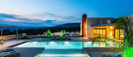 Outdoor pool, pool umbrellas, sun loungers