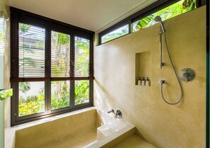 Luxury Villa | Bathroom