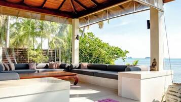 32-inch Smart TV with satellite channels, TV, DVD player