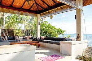 32-inch Smart TV with satellite channels, TV, DVD player - Baan Asan (Koh Samui)