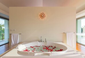 Luxury Villa | Bathroom