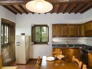 Kühlschrank, Ofen, Herdplatte, Wasserkocher