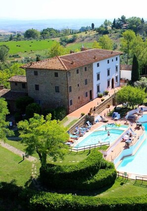Una piscina cubierta