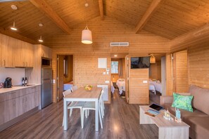 Premium-chalet, 3 makuuhuonetta | Yksityinen keittiö | Täysikokoinen jääkaappi, mikroaaltouuni, espressokone, vedenkeitin