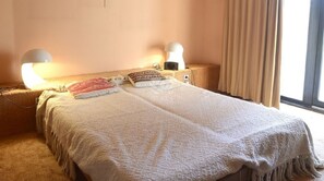 5 bedrooms, desk, iron/ironing board, free WiFi