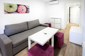 In-room safe, desk, laptop workspace, blackout curtains - Hotel Morlans (Calvia)