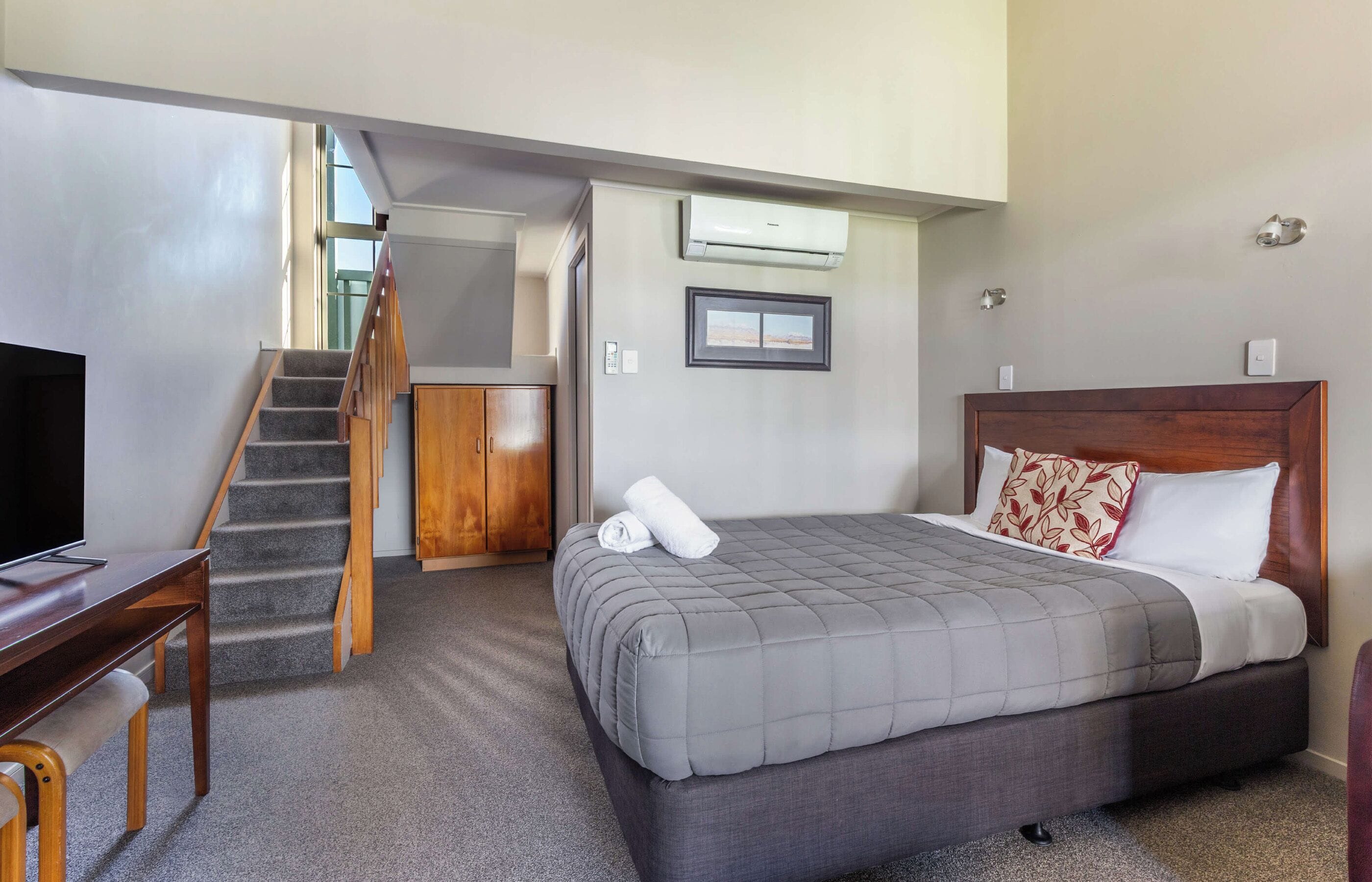 Appartement Deluxe | Literie de qualité, décor unique, ameublement unique, bureau