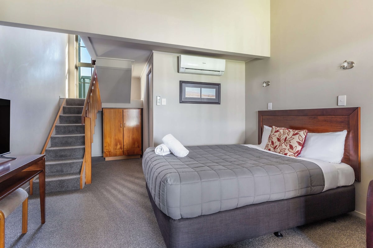 Premium bedding, desk, laptop workspace, free WiFi