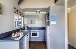 Apartamento conforto | Cozinha privada | Frigobar, micro-ondas, cooktop, chaleira elétrica