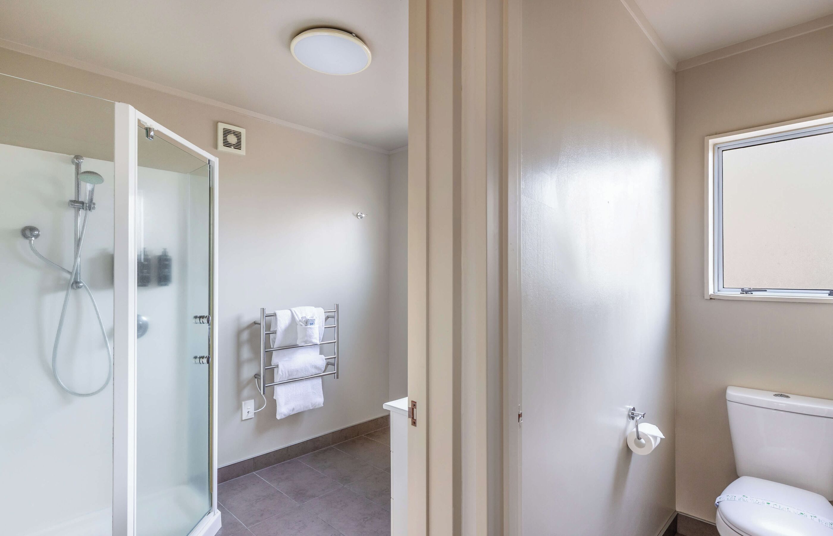 premium apartment | bathroom | shower, free toiletries, hair dryer, towels