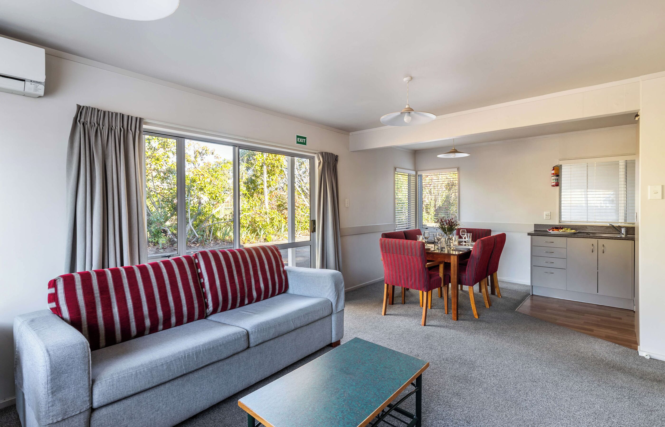 Apartemen Premium | Area keluarga | Smart TV