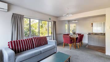 Apartemen Premium | Area keluarga | Smart TV