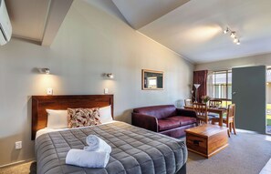 Deluxe Apartment | Premium bedding, individually decorated, individually furnished, desk - Turangi Leisure Lodge (Turangi)