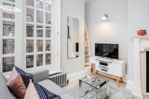 Design Studio | Living area | Flat-screen TV - STAY&CO London CoventGarden St Martin Ln (London)