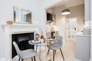 Design Studio | In-room dining - STAY&CO London CoventGarden St Martin Ln (London)