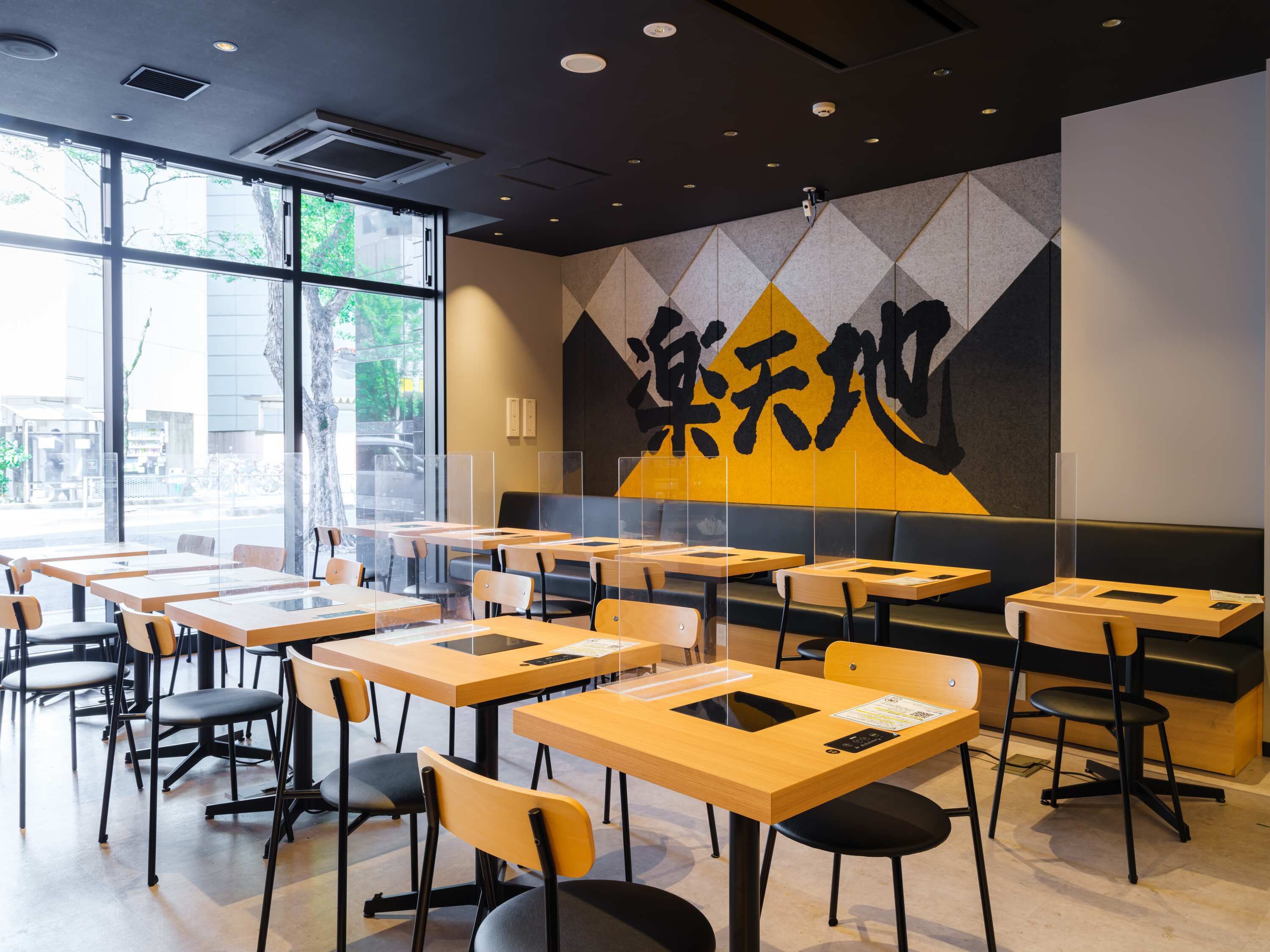 daily buffet breakfast (jpy 1900 per person)