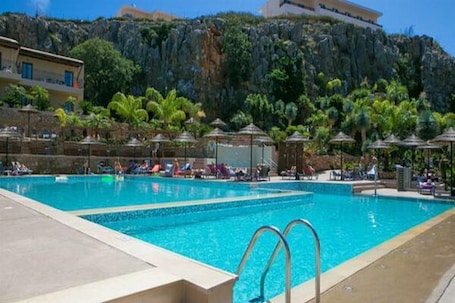 Una piscina al aire libre. Finas