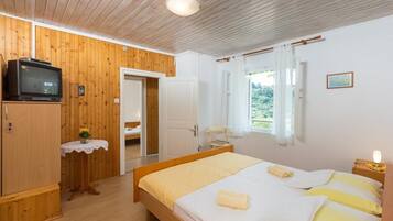 Apartment (1 Bedroom apt, balcony, sea view) | 2 bedrooms, cots/infant beds