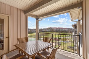 Outdoor dining - 3 Bedroom, 3 Bathroom Golf Condo with an HA Bathroom (Branson)