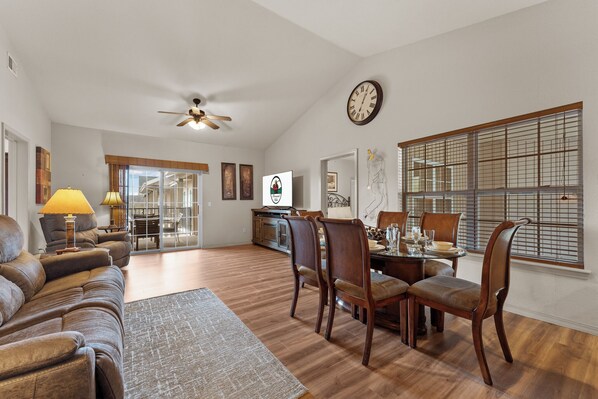 Smart TV - 3 Bedroom, 3 Bathroom Golf Condo with an HA Bathroom (Branson)
