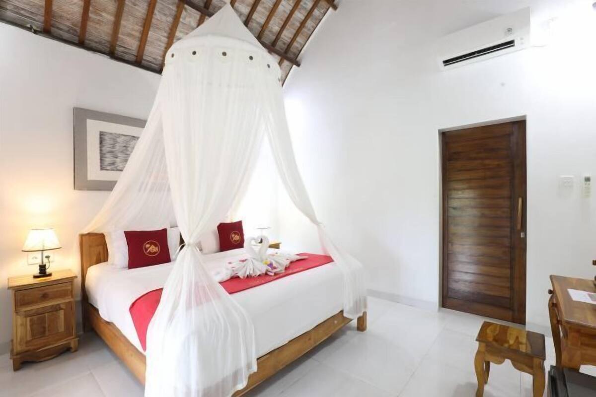 Minibar, desk, laptop workspace, free WiFi