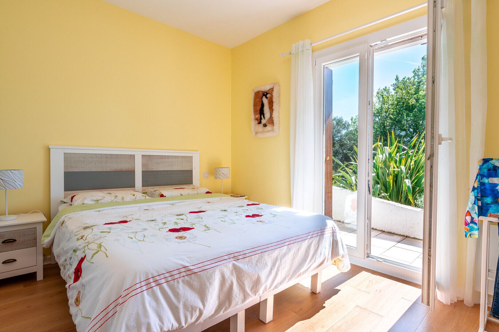 4 slaapkamers, een strijkplank/strijkijzer, gratis wifi, beddengoed
