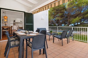 Outdoor dining - VILLA BINI ALANA - Ideal for families, fenced pool, close to the beach (Binibèquer)