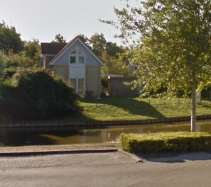 Property grounds - Gezellig vakantiehuis aan zee met wifi (Kamperland)