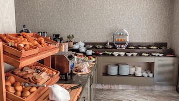 Dîner et souper servis sur place, vue sur la mer
