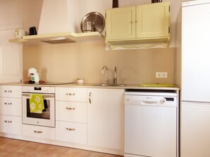 Frigorífic, microones, forn i placa de cuina 