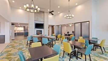 Ilmainen päivittäinen mannermainen aamiainen