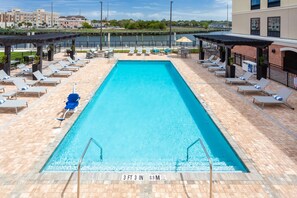 Outdoor pool, open 9:00 AM to 10:00 PM, pool loungers - Homewood Suites by Hilton St. Augustine San Sebastian (St. Augustine)