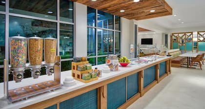 Fairfield by Marriott Inn & Suites Orlando at FLAMINGO CROSSINGS(r) Town Center