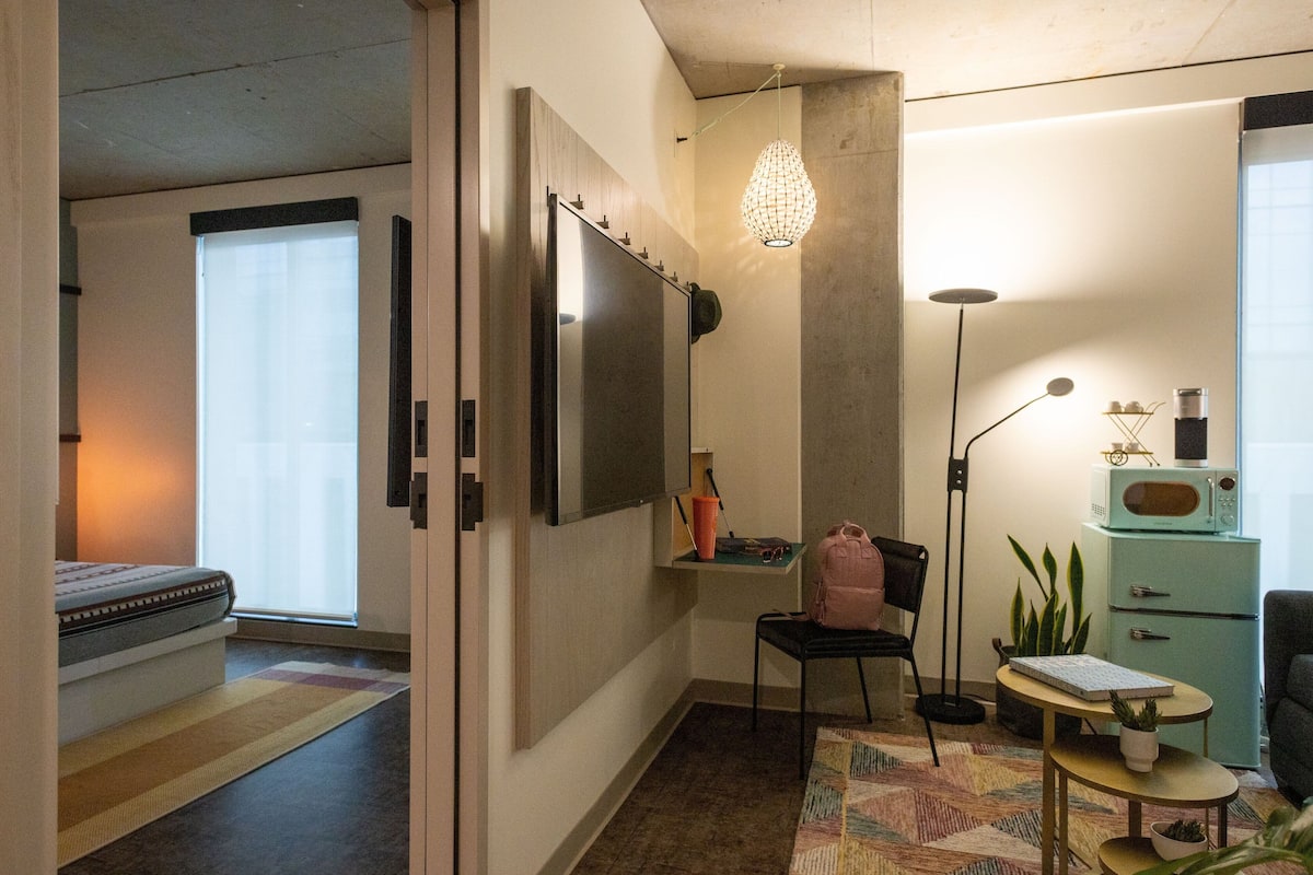 Premium bedding, pillowtop beds, desk, laptop workspace