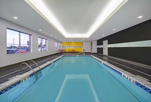 Indoor pool - Tru By Hilton Gaylord, MI (Gaylord)