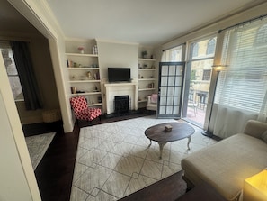Smart TV, fireplace, DVD player