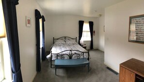 4 habitaciones, tabla de planchar con plancha, wifi y ropa de cama 