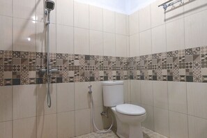 Villa (3 Bedrooms) | Baño | Regadera, amenidades de baño gratuitas, secadora de cabello 