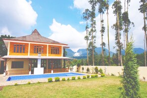 Outdoor pool - Villa Cempaka Pangalengan (Pangalengan)