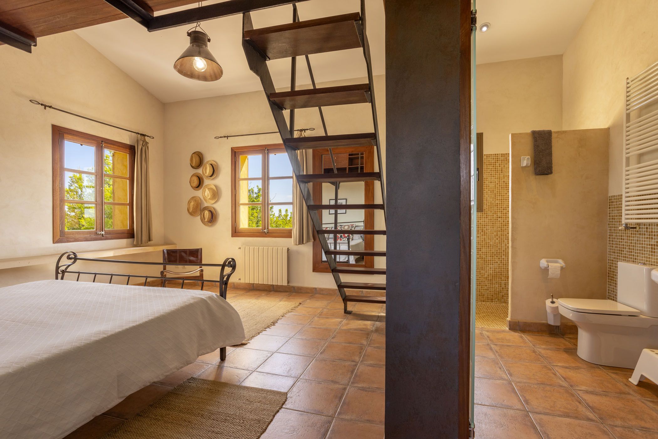 4 bedrooms, iron/ironing board, WiFi (free), bed sheets