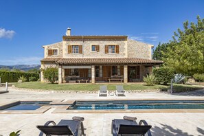 A two-story stone house with a swimming pool, outdoor seating, and a well-maintained lawn. - Fantastic villa with 4 bedrooms, 3 bathrooms, wifi, barbecue, terraces and pool (Binissalem)
