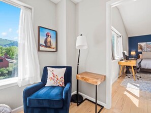 4 Schlafzimmer, Betten mit Memory-Foam-Matratzen, Bügeleisen/Bügelbrett