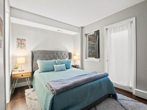 4 Schlafzimmer, Betten mit Memory-Foam-Matratzen, Bügeleisen/Bügelbrett