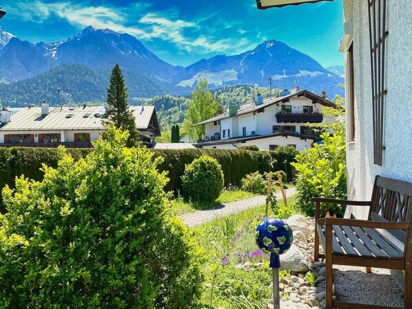 Property grounds - Ferienwohnung Zirbenblüte für 1-3 Personen, ein Seperates Schlafzimmer, Terrasse und Balkon, 64 qm (Schönau am Königssee)