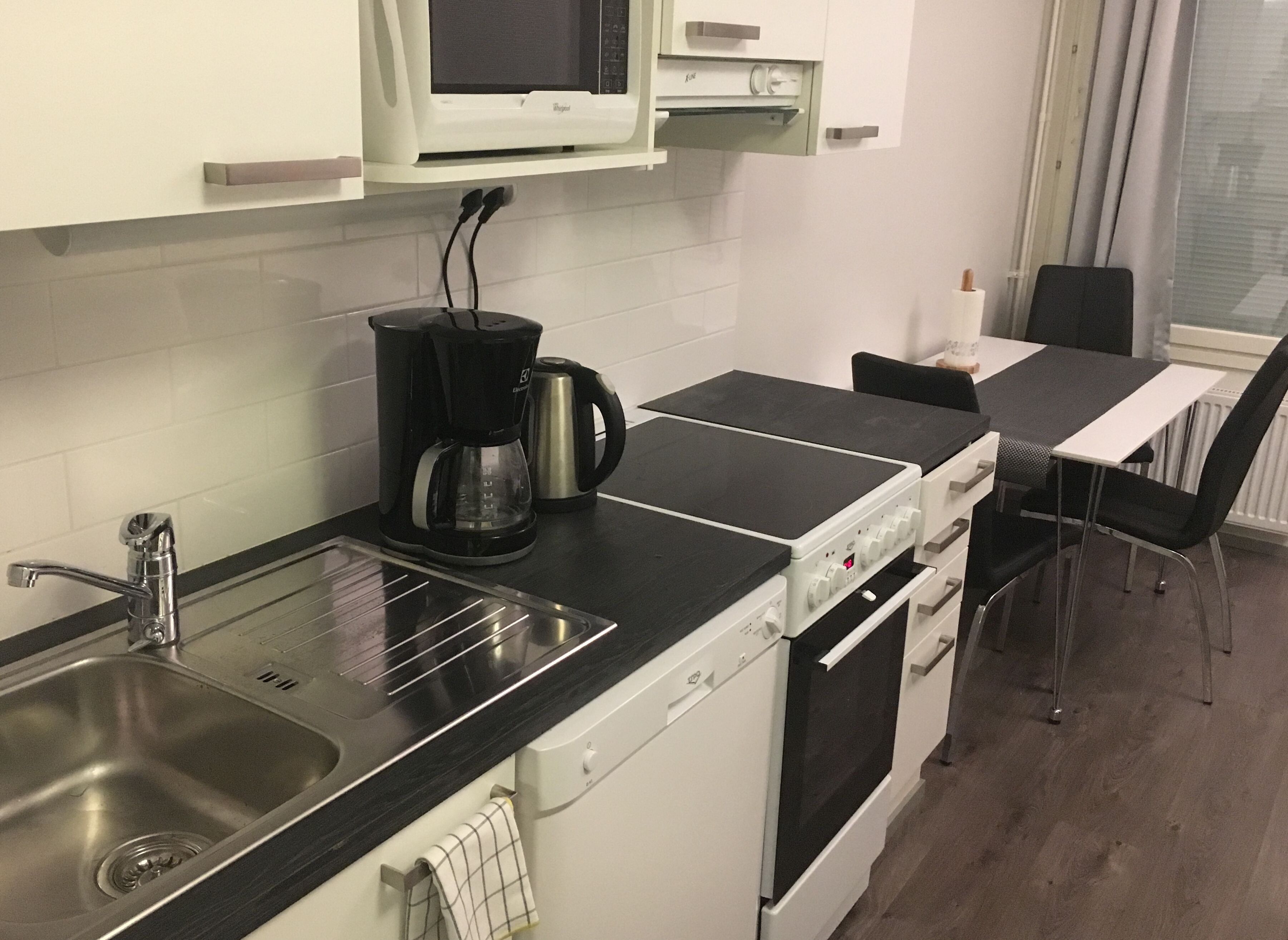 Refrigerador, microondas, horno, placa de cocina