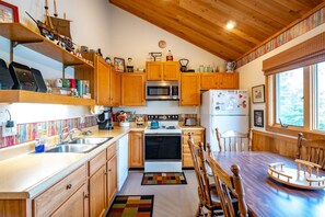 Fridge, oven, stovetop, dishwasher