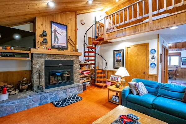 Fireplace, DVD player